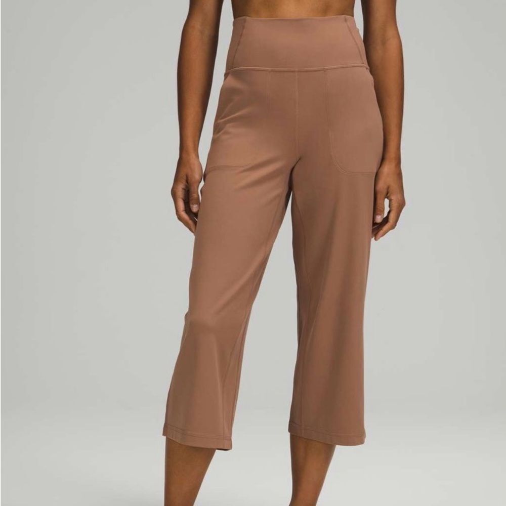 lululemon athletica Wide Leg Cropped Pants in Tan Size 6 - Picture 2 of 8